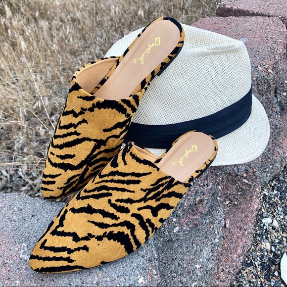 NEW!!! Tiger Print Loafer Slide Mules Slip Ons - Picture 4 of 8